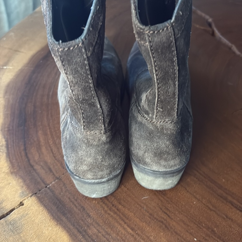 J Renee Embroidered Brown Suede Ankle Boots/ Size 10 - Picture 7 of 9